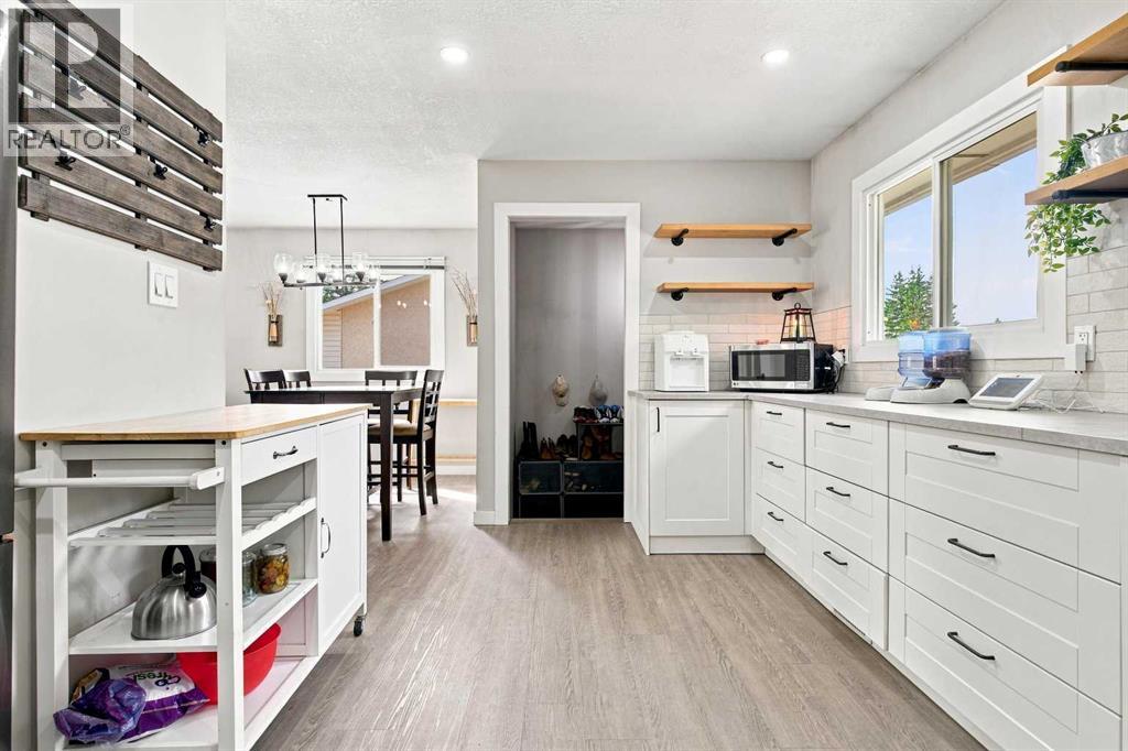 9822 80 Avenue - 12