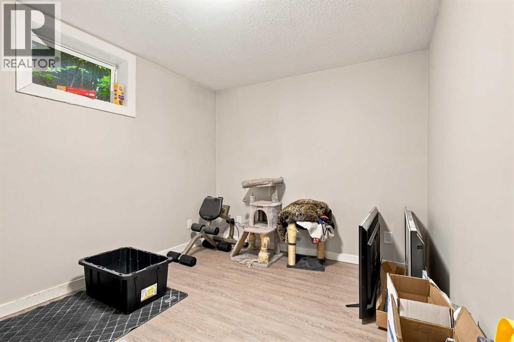 9822 80 Avenue - 28
