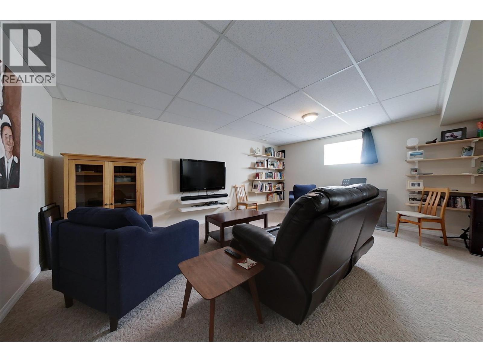 1900 Kelowna Crescent - 19