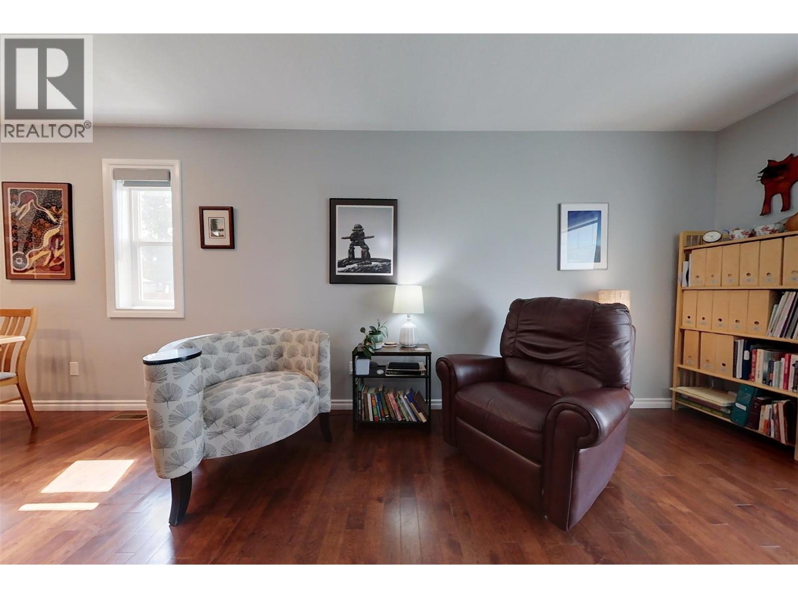 1900 Kelowna Crescent - Image 3