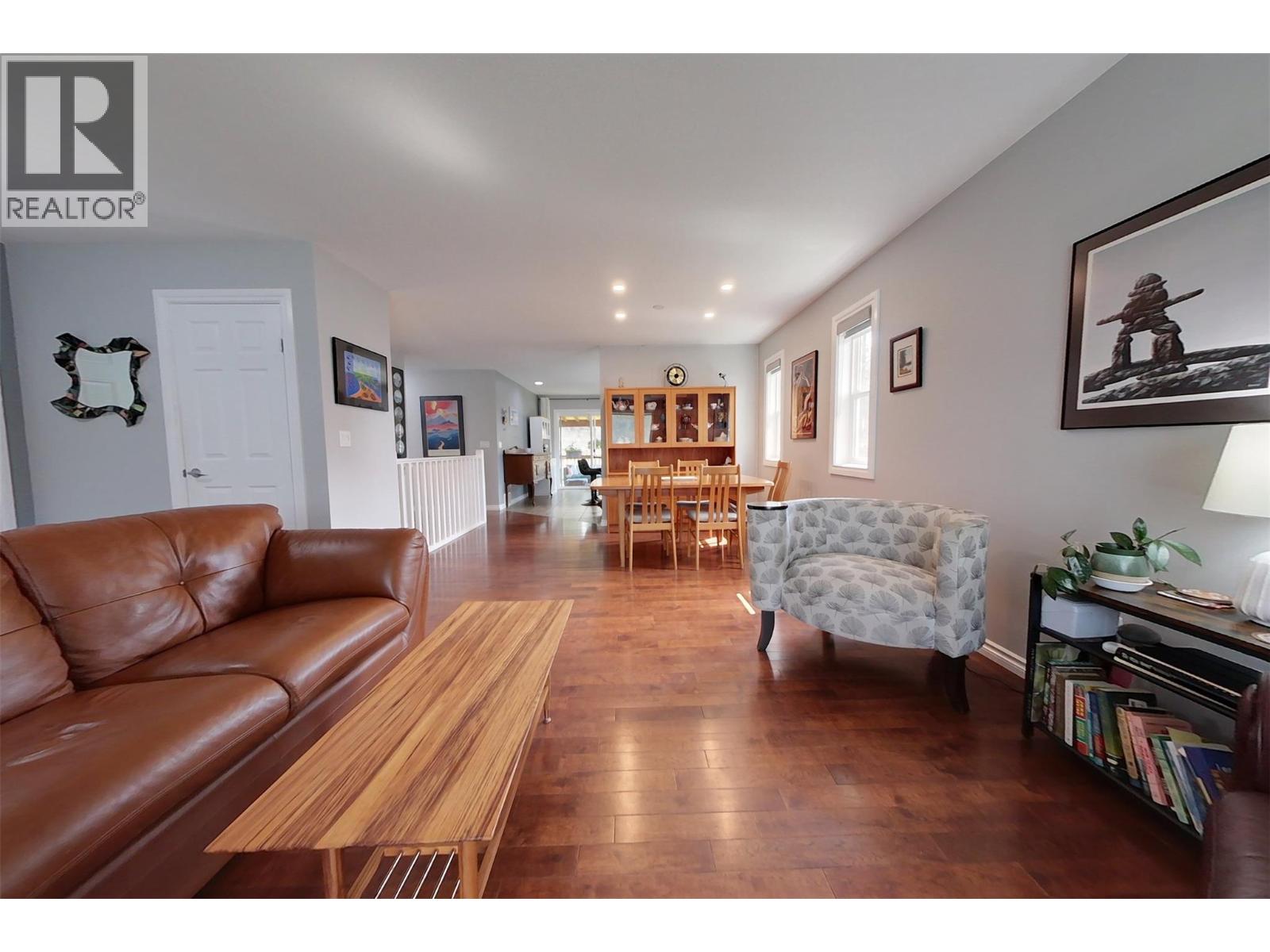 1900 Kelowna Crescent - 5