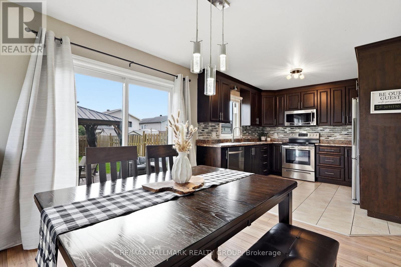 438 DENIS STREET - Image 17