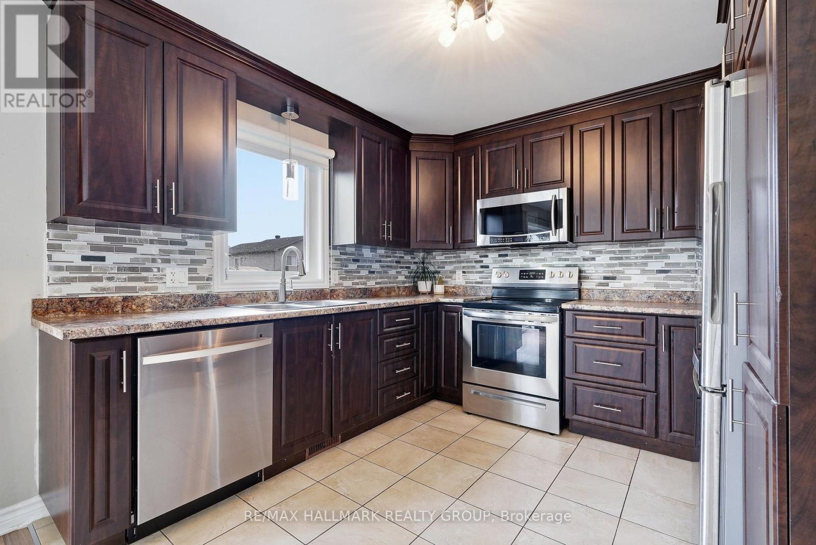 438 DENIS STREET - Image 21