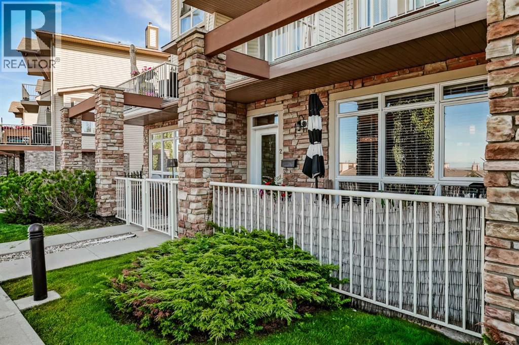 #2 140 Rockyledge View NW - 32