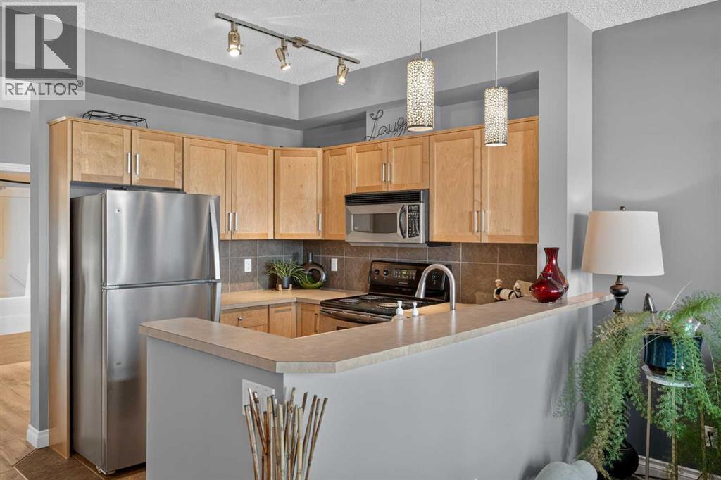 #2 140 Rockyledge View NW - 16