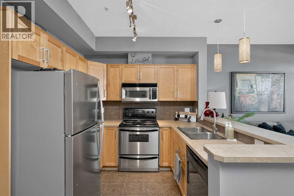 #2 140 Rockyledge View NW - 15