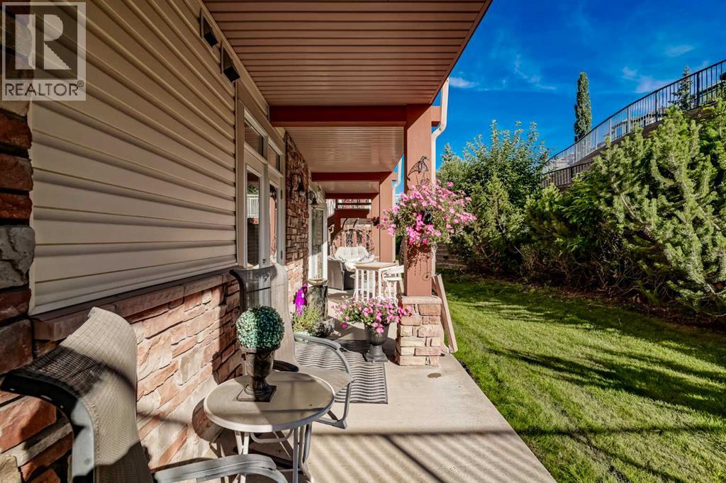 #2 140 Rockyledge View NW - 40