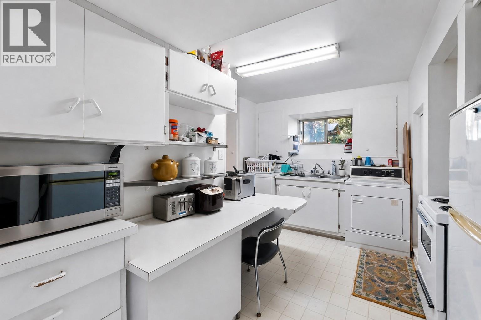  1230 Creekside Road, Kelowna