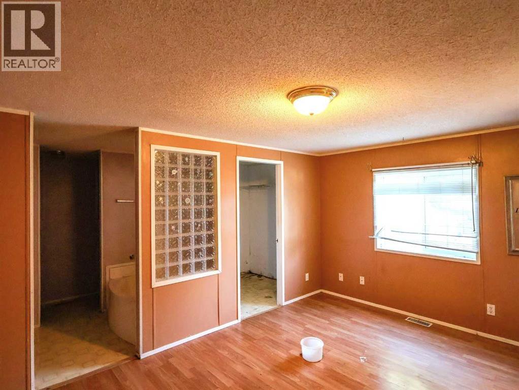Listing photo – 6024 Spruce Crescent, Stettler