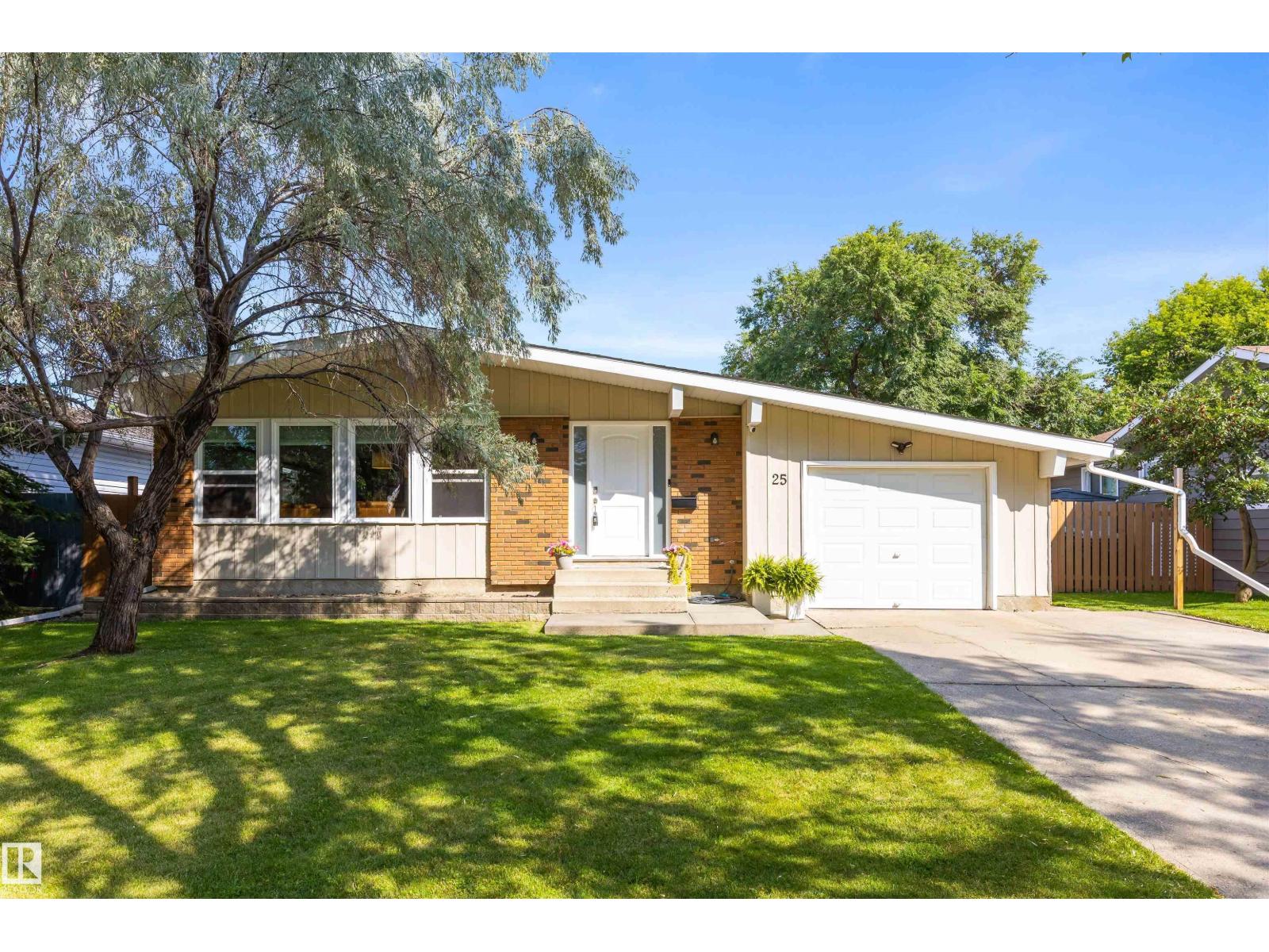 25 AMHERST CR, Akinsdale, St. Albert photo 1