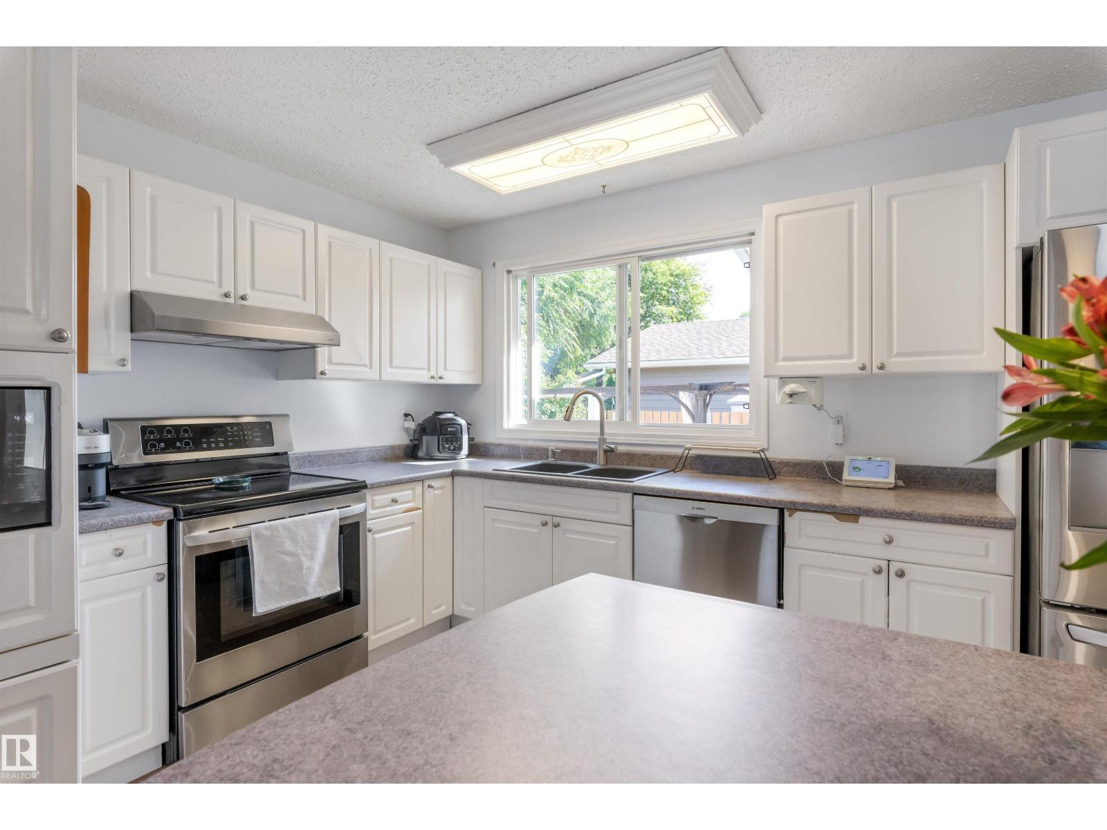 25 AMHERST CR - 16