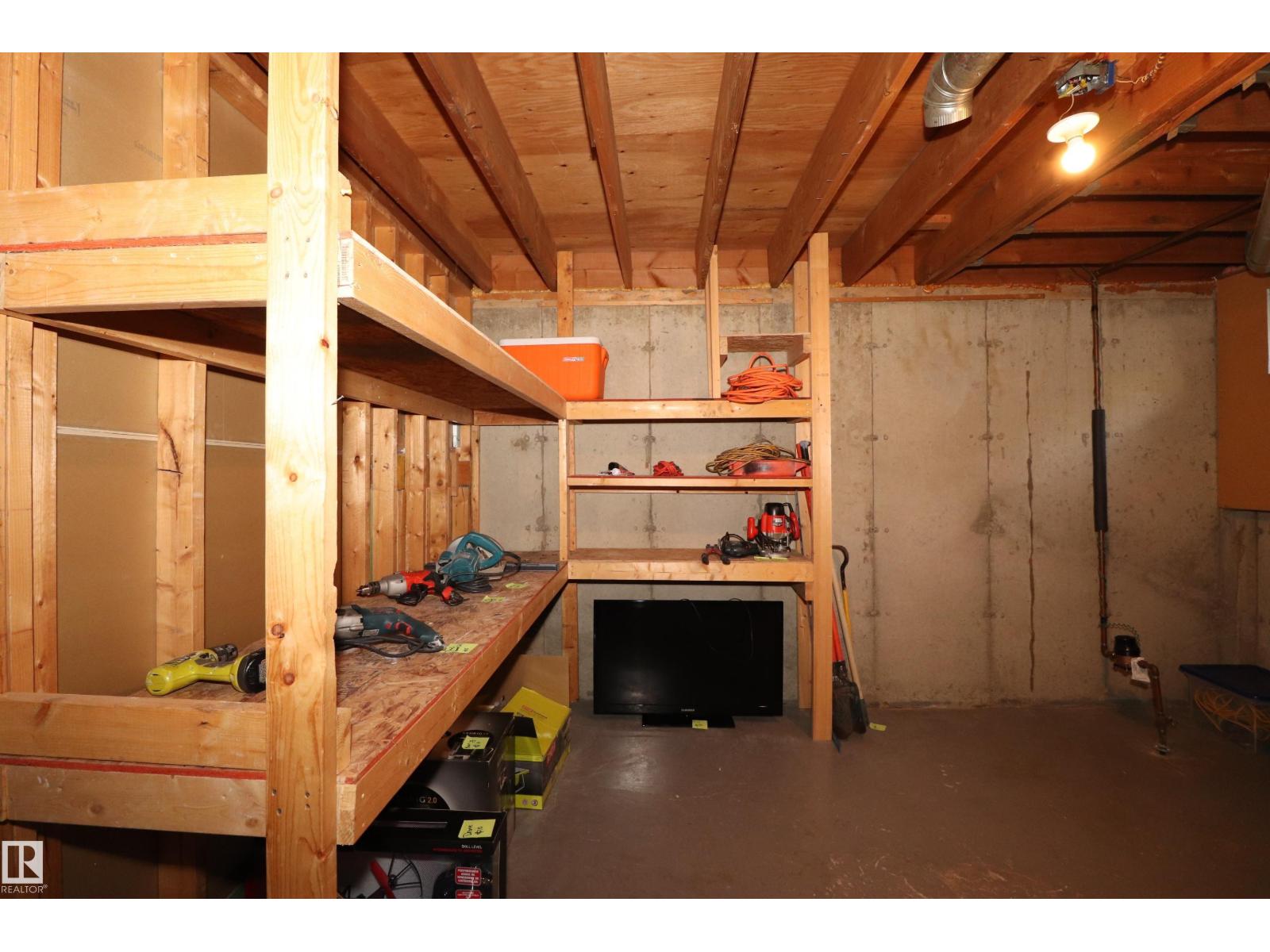 #26 4610 17 AV NW - 16