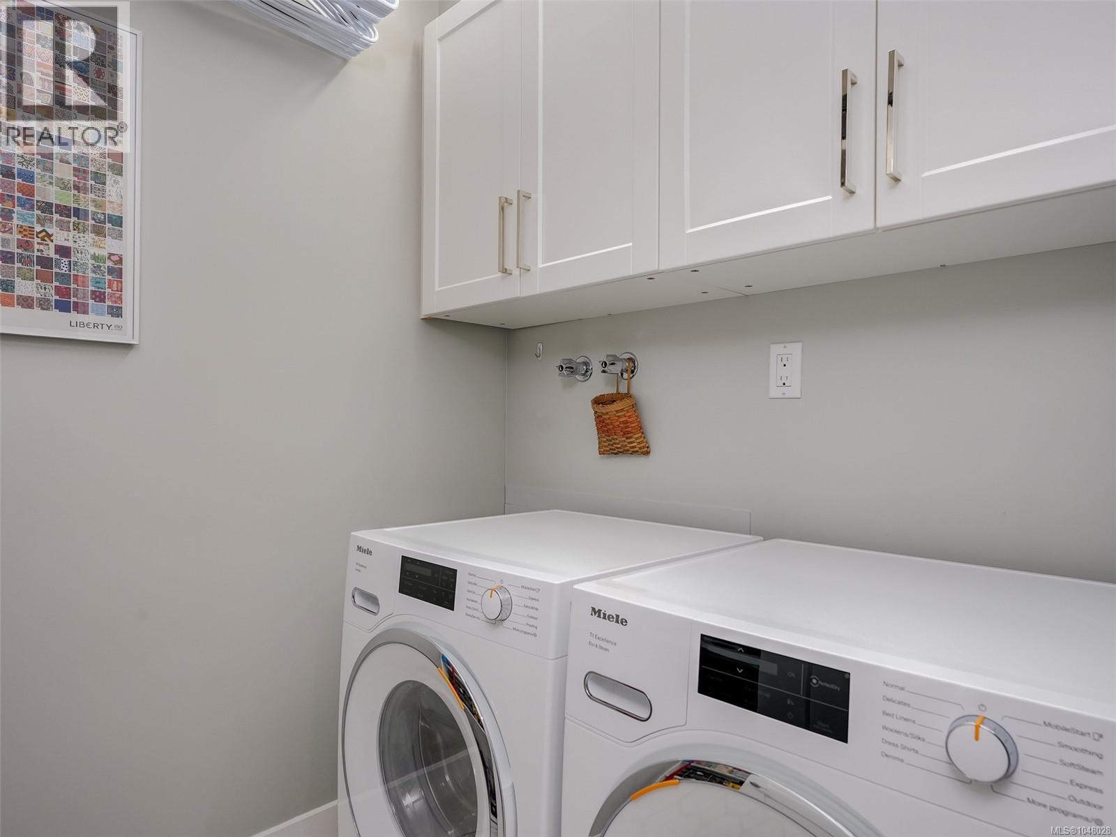 #704 139 Clarence St - 21