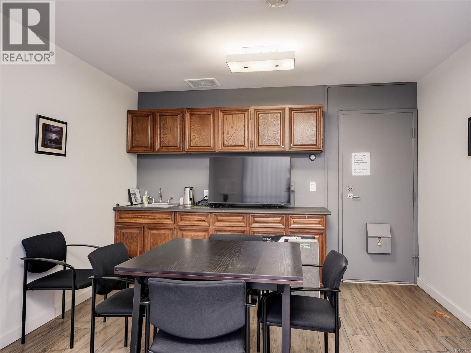#704 139 Clarence St - 27