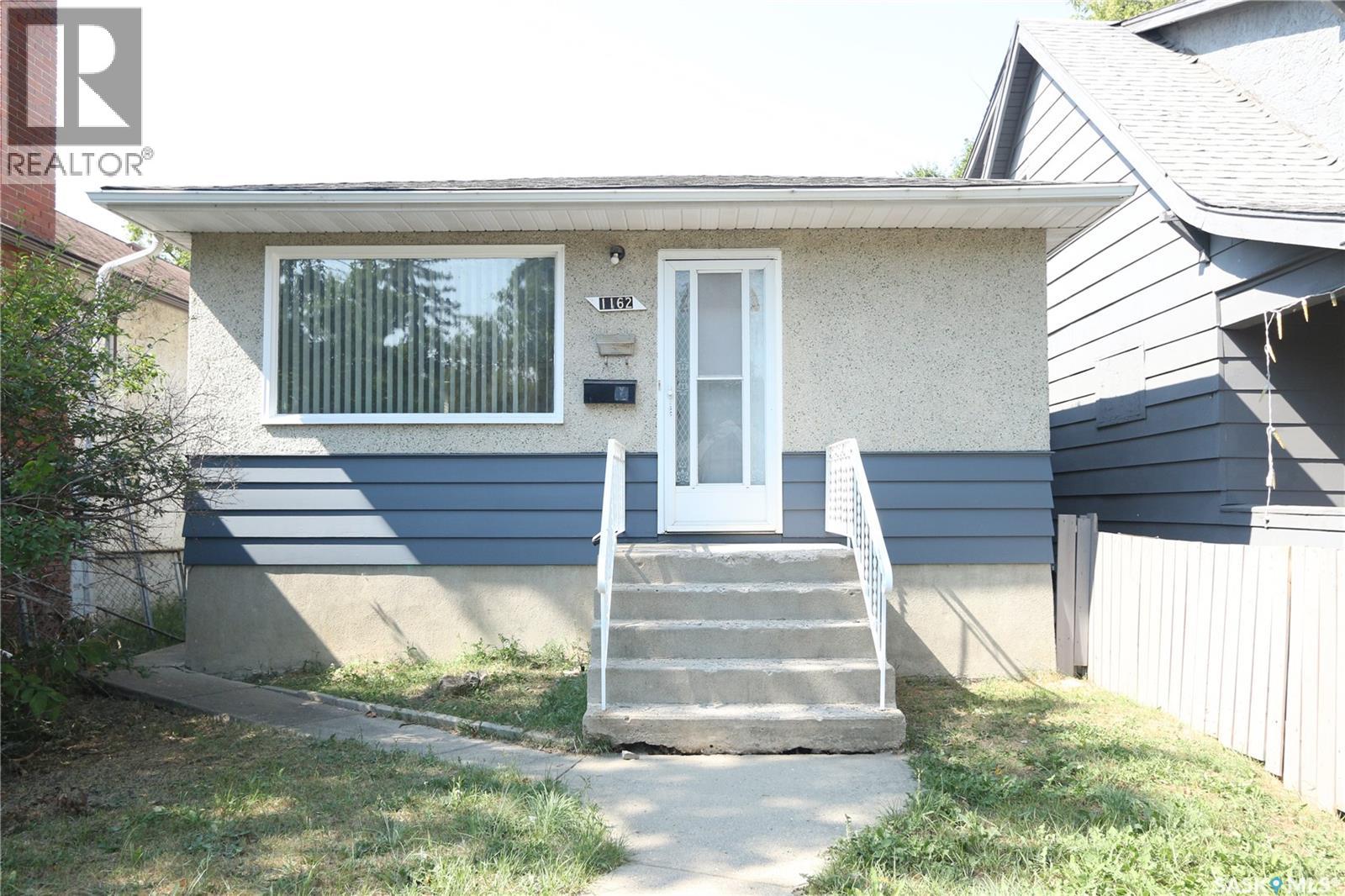1162 Athol STREET - 1