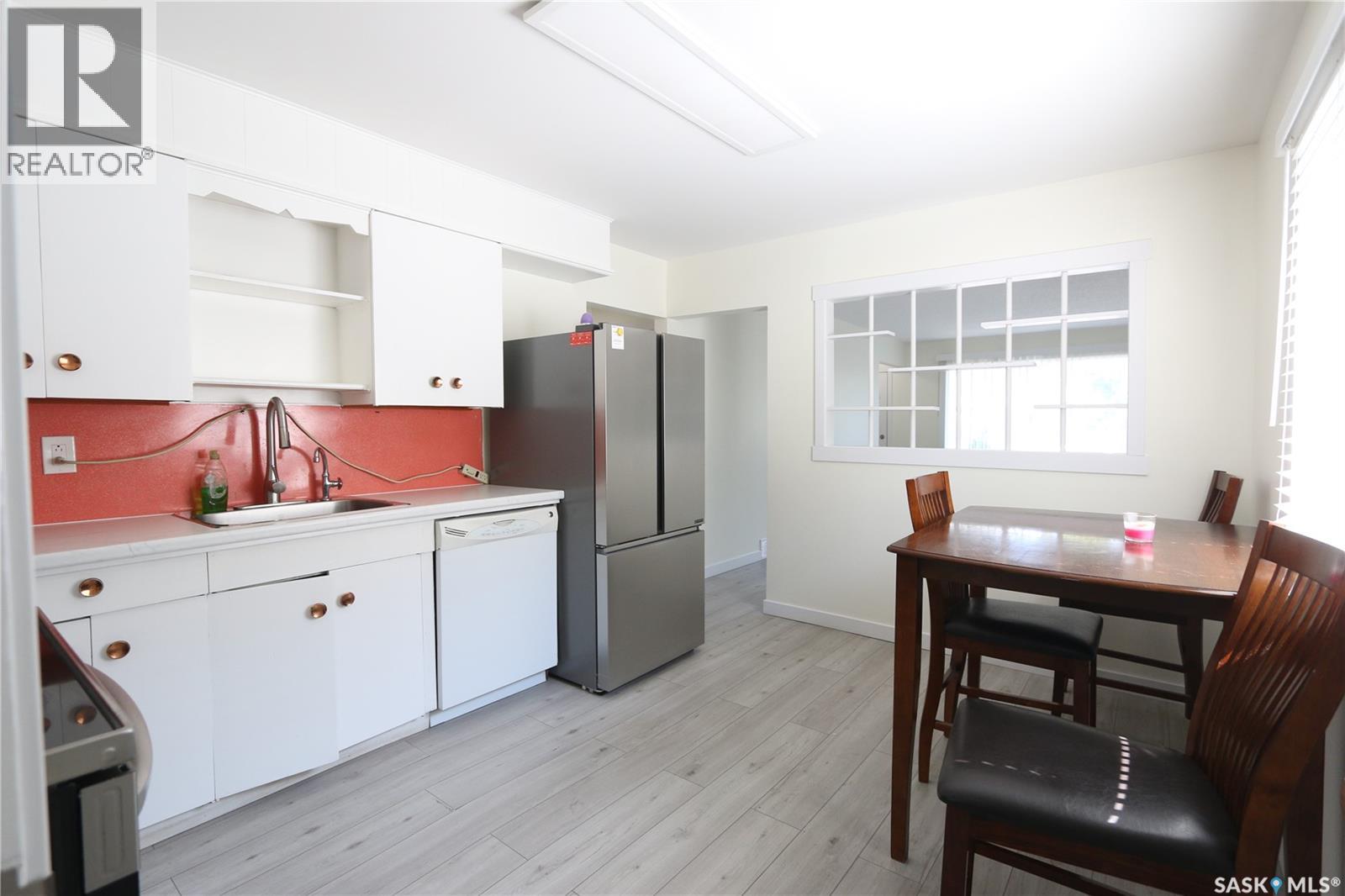 1162 Athol STREET - 11