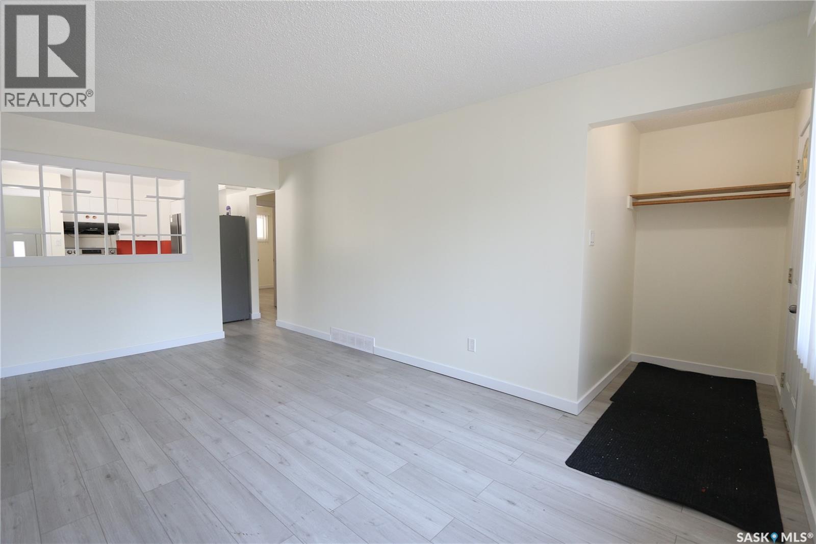 1162 Athol STREET - 2