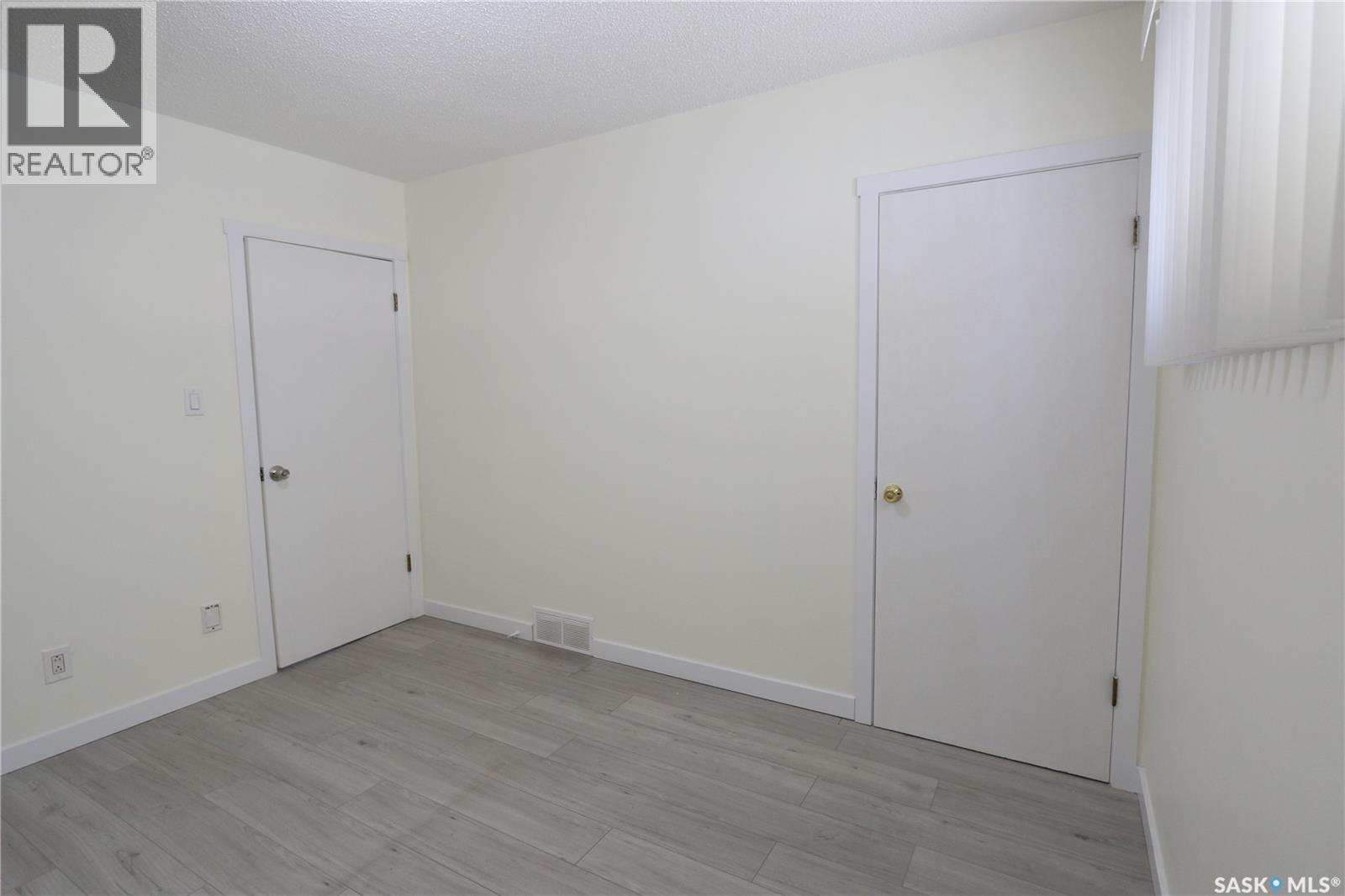 1162 Athol STREET - 28