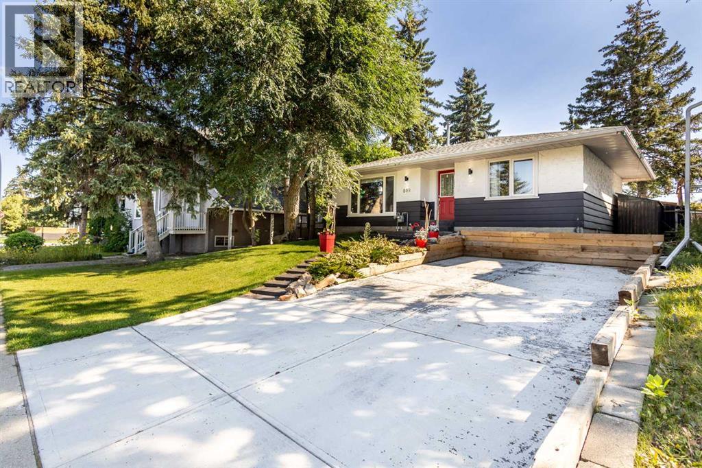 809 68 Avenue SW - 2