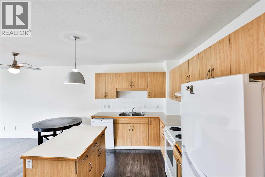 #4 304 Highlands Boulevard W - 8