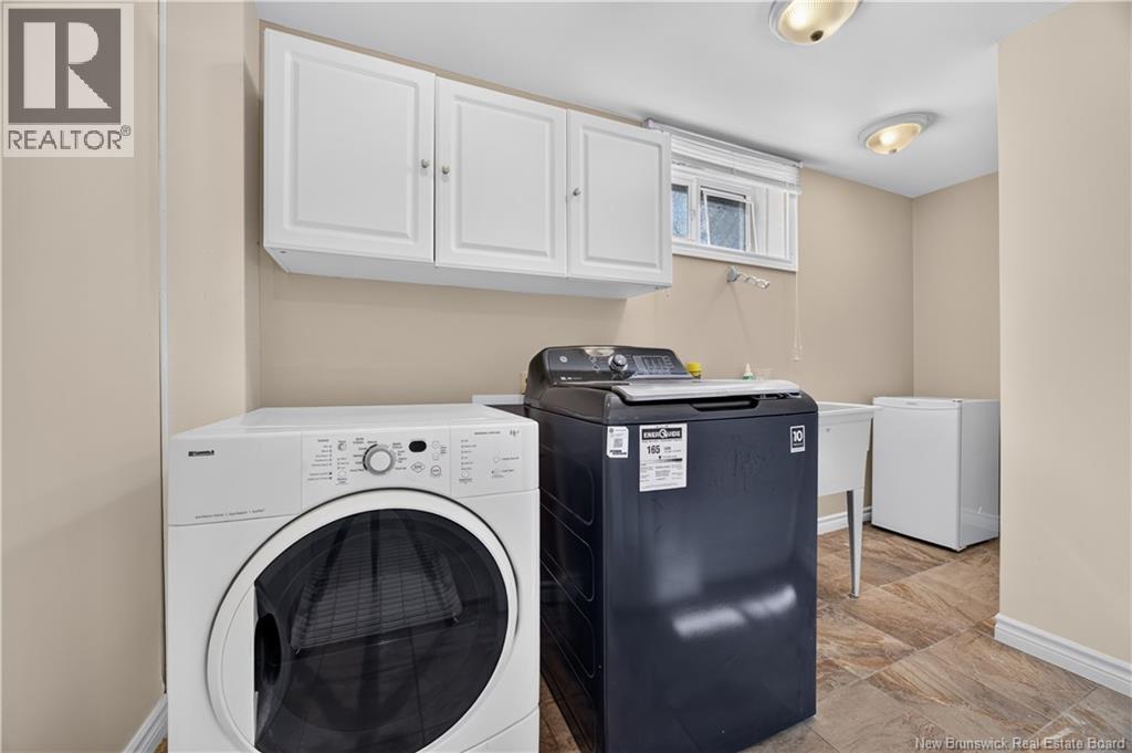 380 Sunset Avenue - Image 29