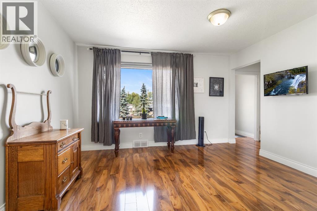 Listing photo – 223 Devilder Avenue, Trochu