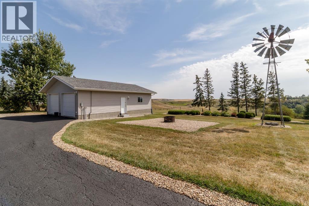 Listing photo – 223 Devilder Avenue, Trochu