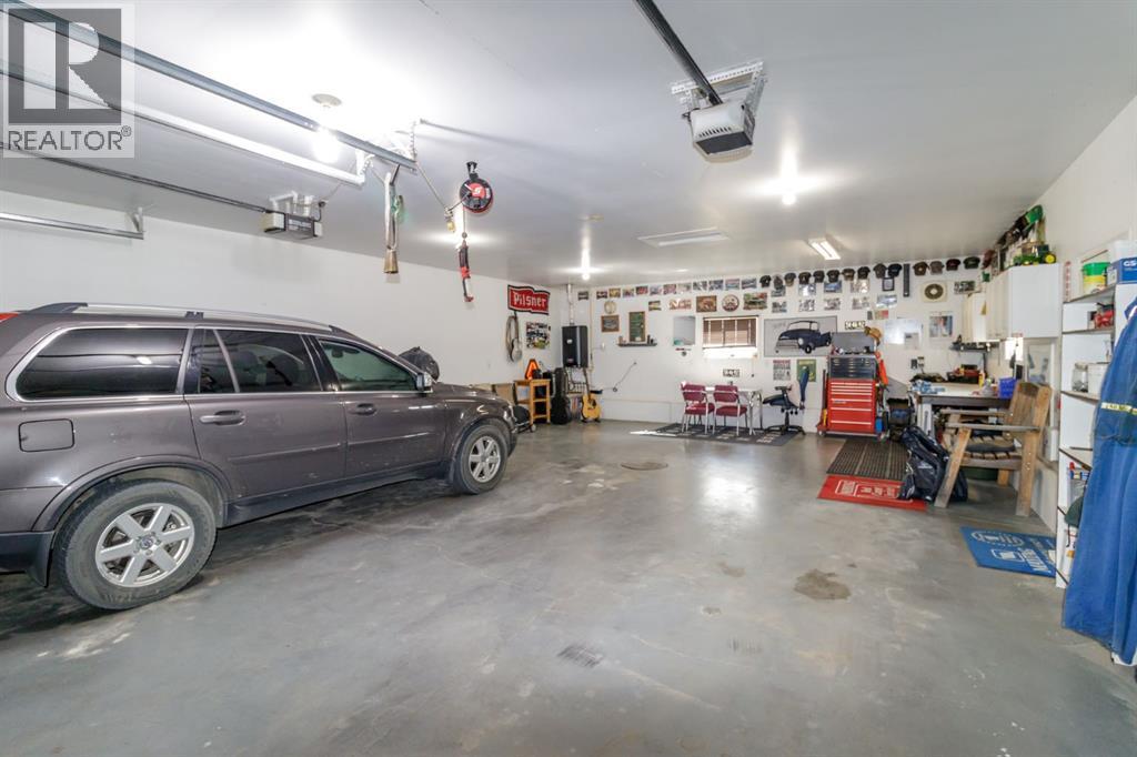 Listing photo – 223 Devilder Avenue, Trochu
