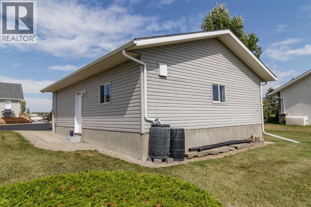 Listing photo – 223 Devilder Avenue, Trochu