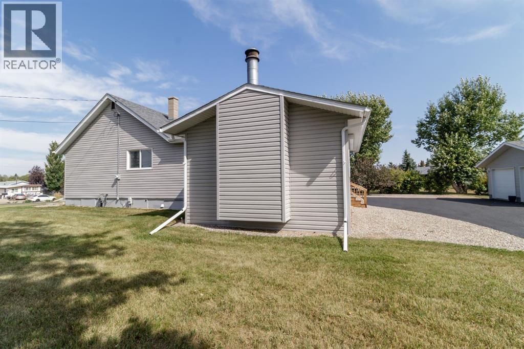 Listing photo – 223 Devilder Avenue, Trochu