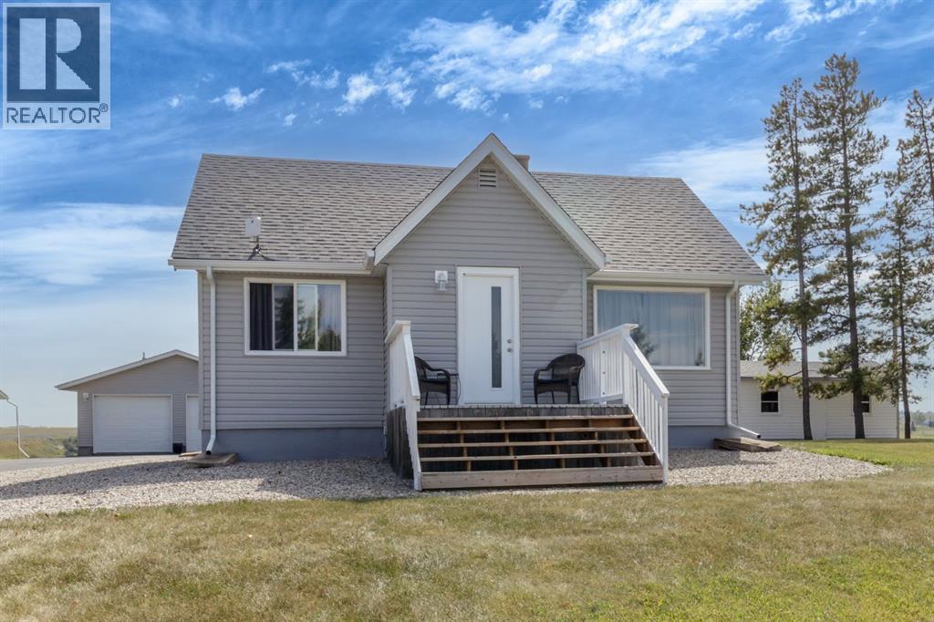 Listing photo – 223 Devilder Avenue, Trochu