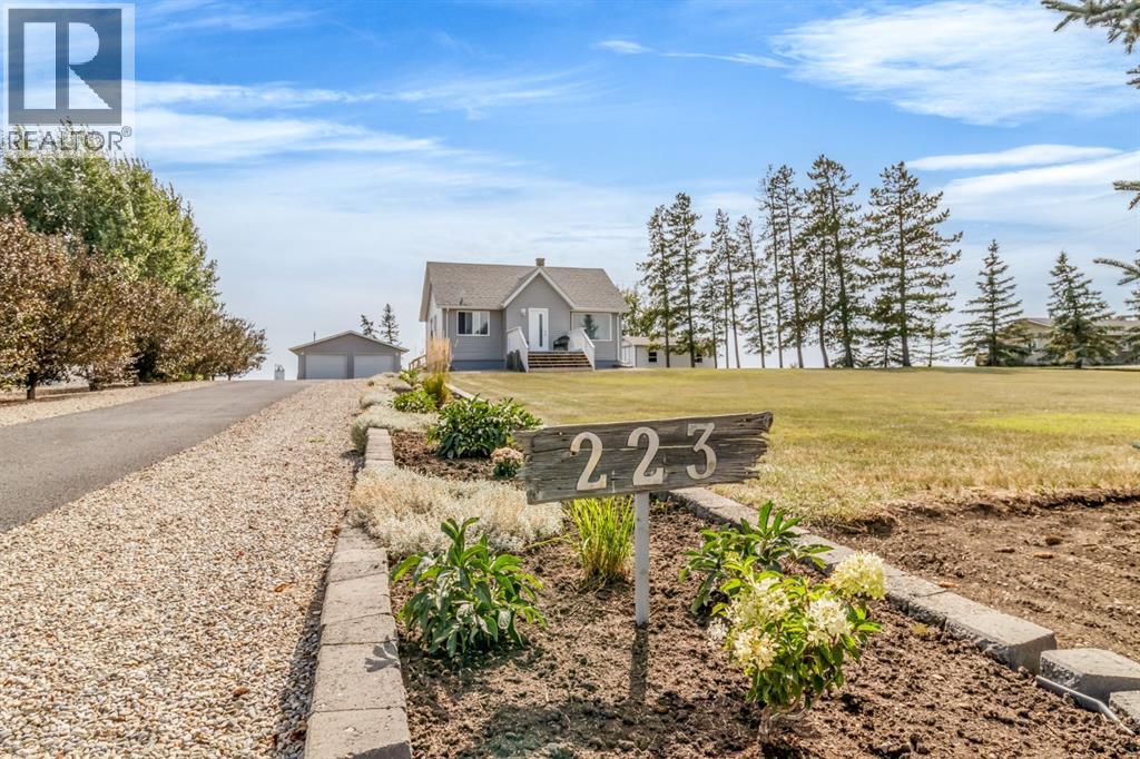 Listing photo – 223 Devilder Avenue, Trochu