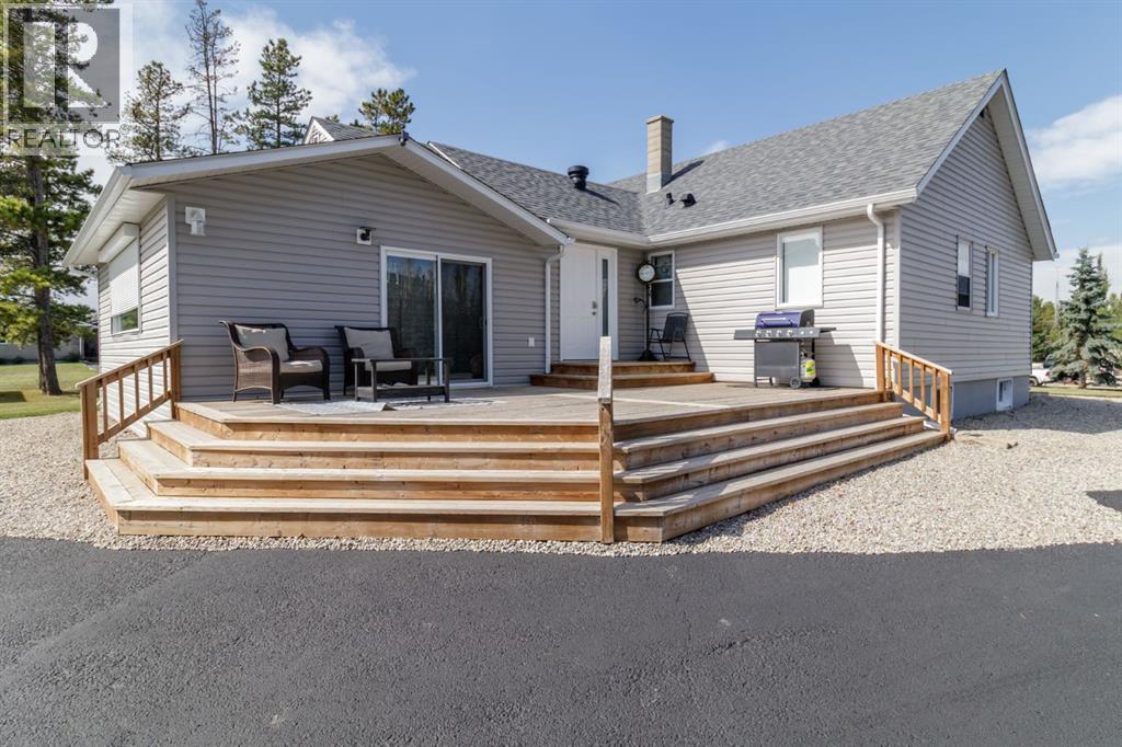 Listing photo – 223 Devilder Avenue, Trochu