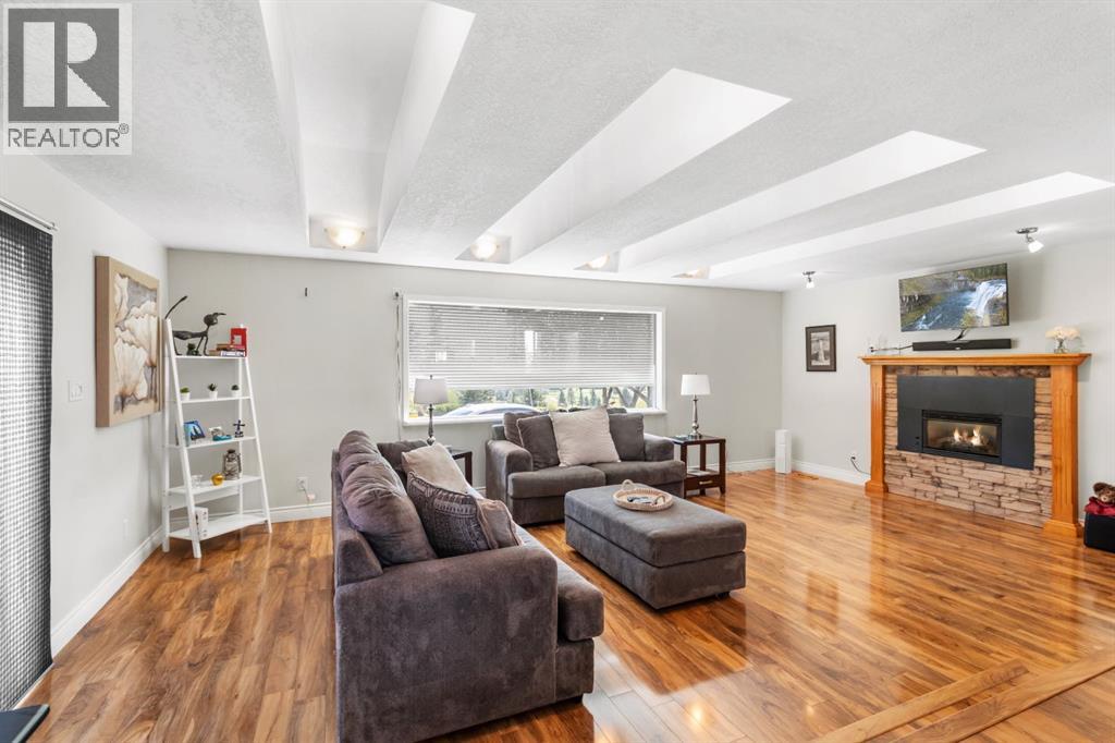 Listing photo – 223 Devilder Avenue, Trochu