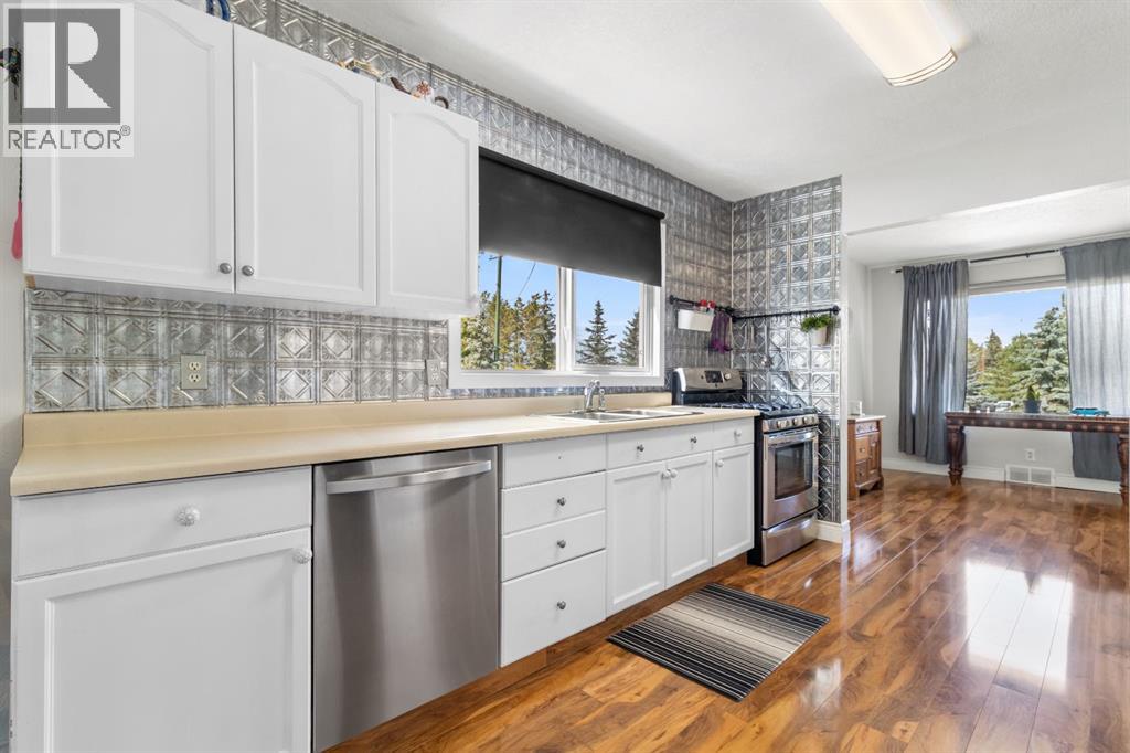Listing photo – 223 Devilder Avenue, Trochu