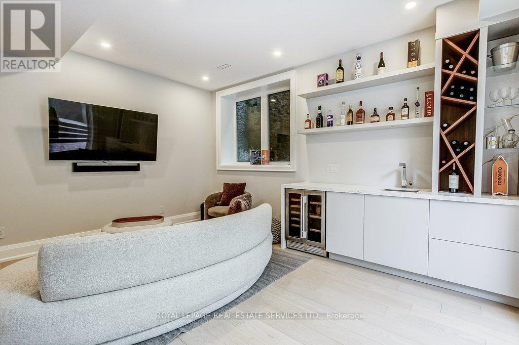 3119 VICTORIA STREET - 28