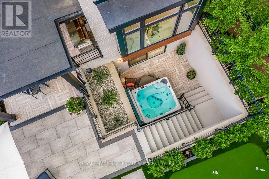3119 VICTORIA STREET - 40