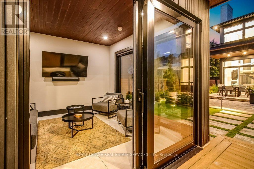 3119 VICTORIA STREET - 44