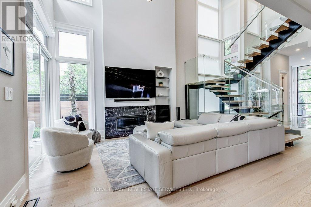 3119 VICTORIA STREET - 8