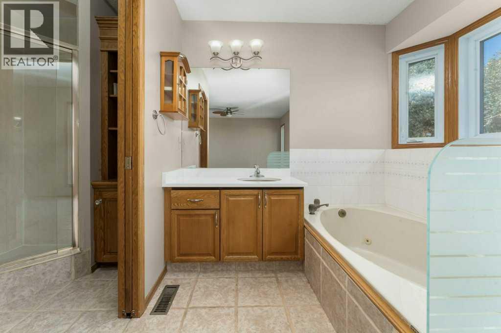 44 Hawkstone Drive NW - 22
