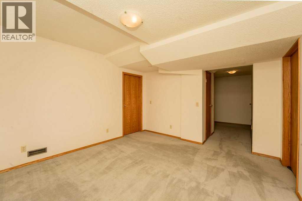 44 Hawkstone Drive NW - 29