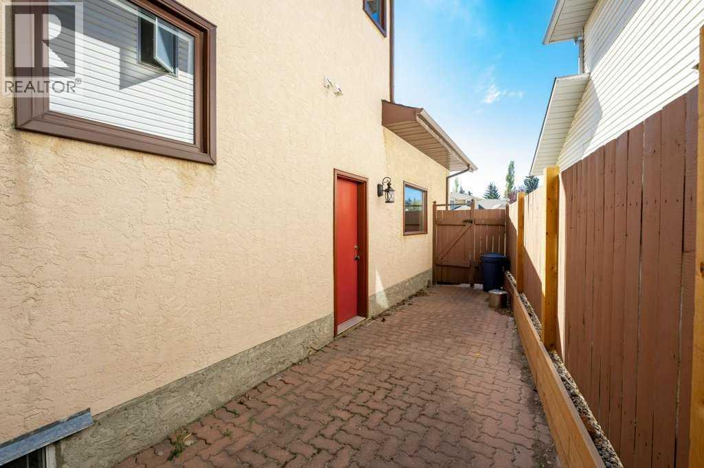 44 Hawkstone Drive NW - 35