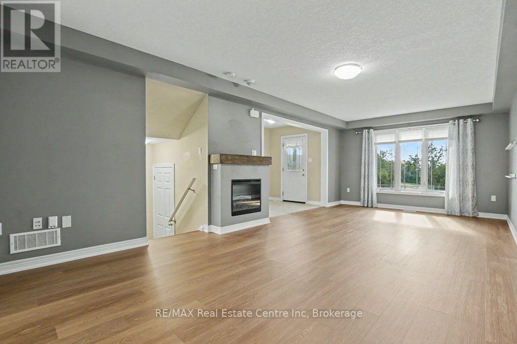 #14 14 AMOS DRIVE - 10