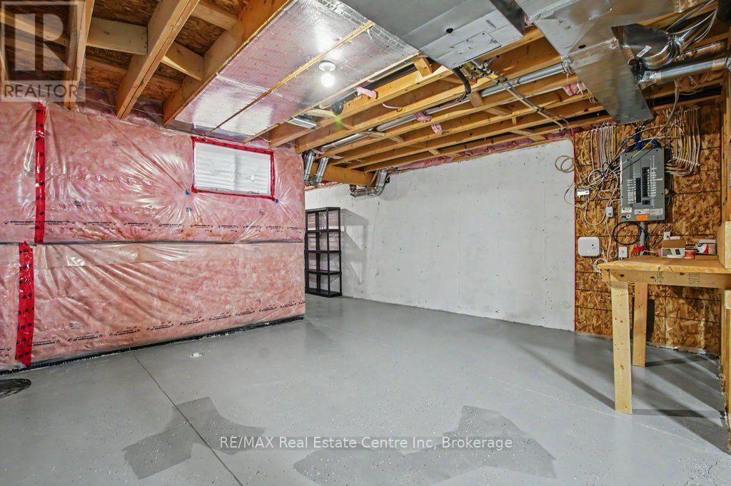 #14 14 AMOS DRIVE - Image 31