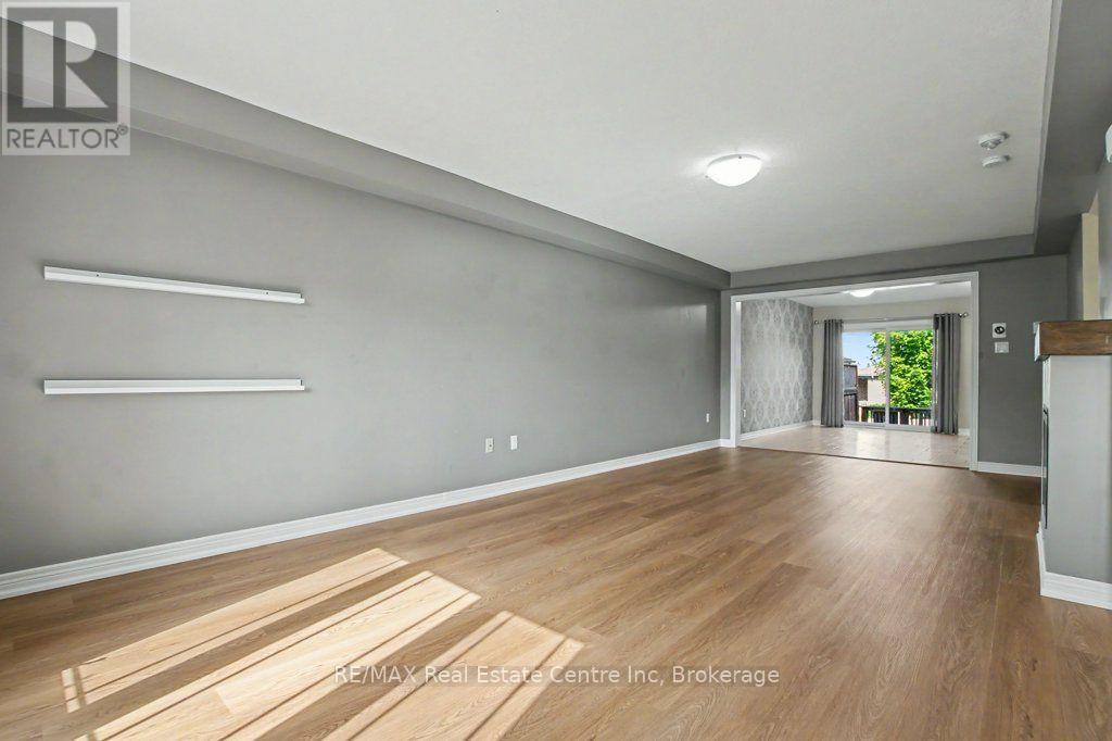 #14 14 AMOS DRIVE - 7