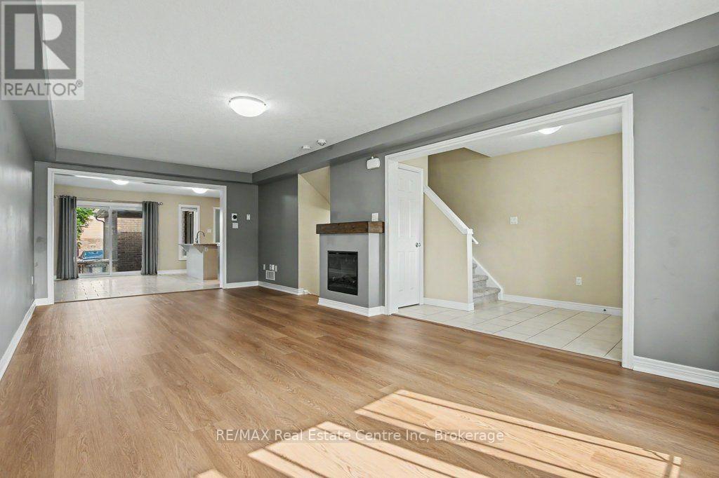 #14 14 AMOS DRIVE - 8