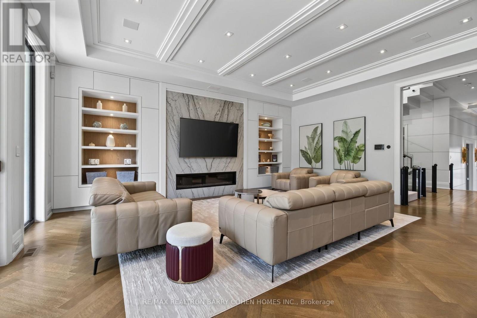 154 YONGE BOULEVARD - 12