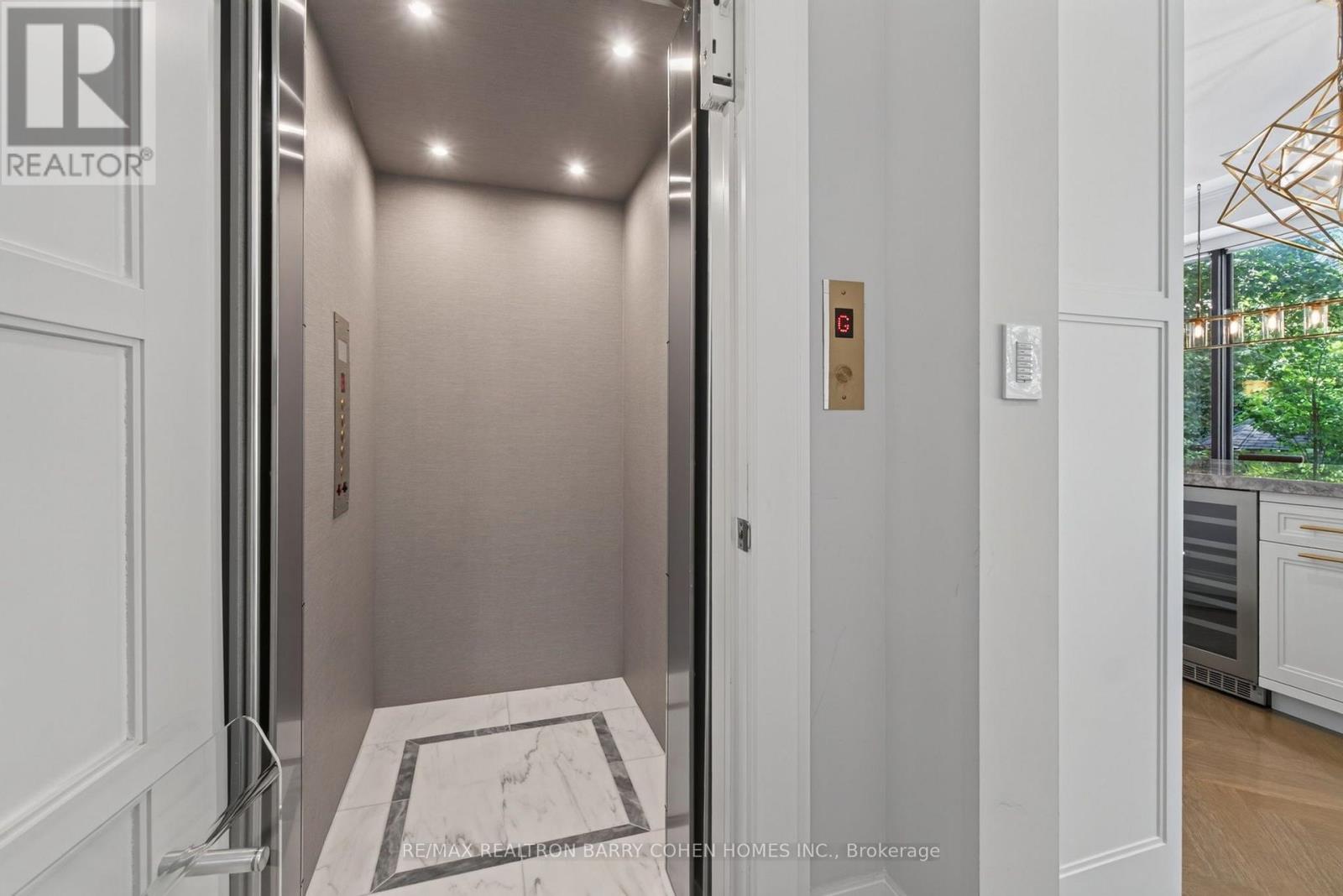 154 YONGE BOULEVARD - 17