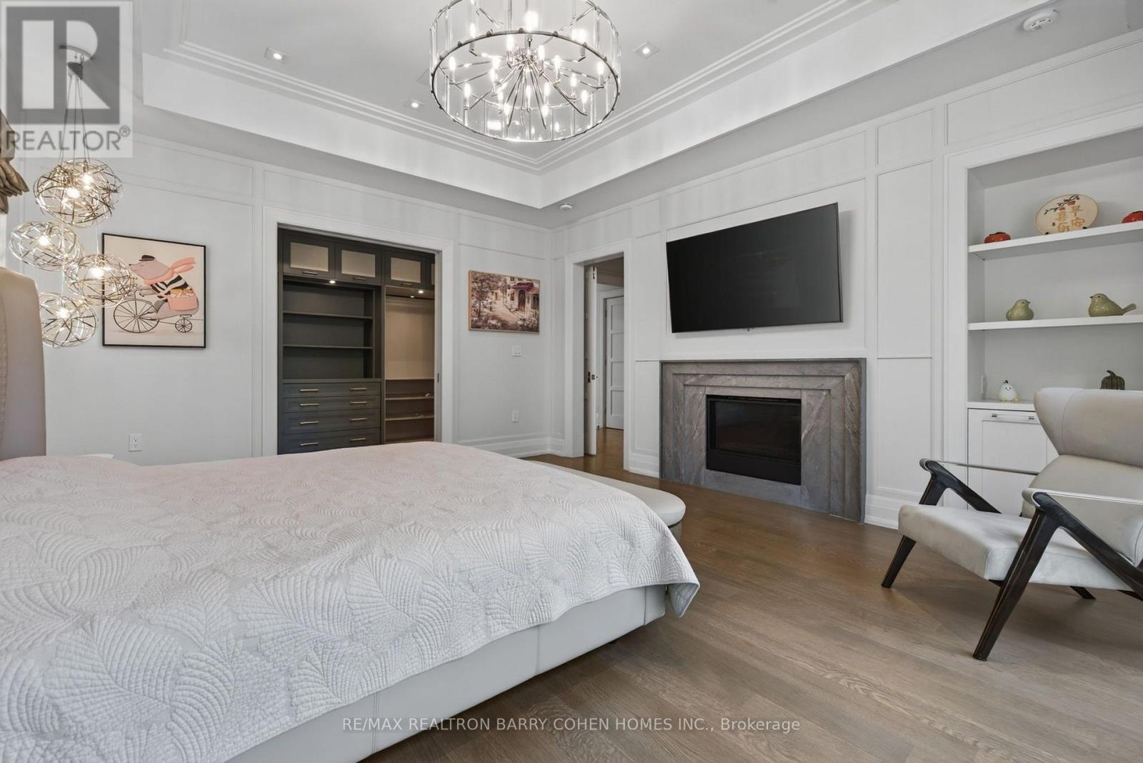 154 YONGE BOULEVARD - 22