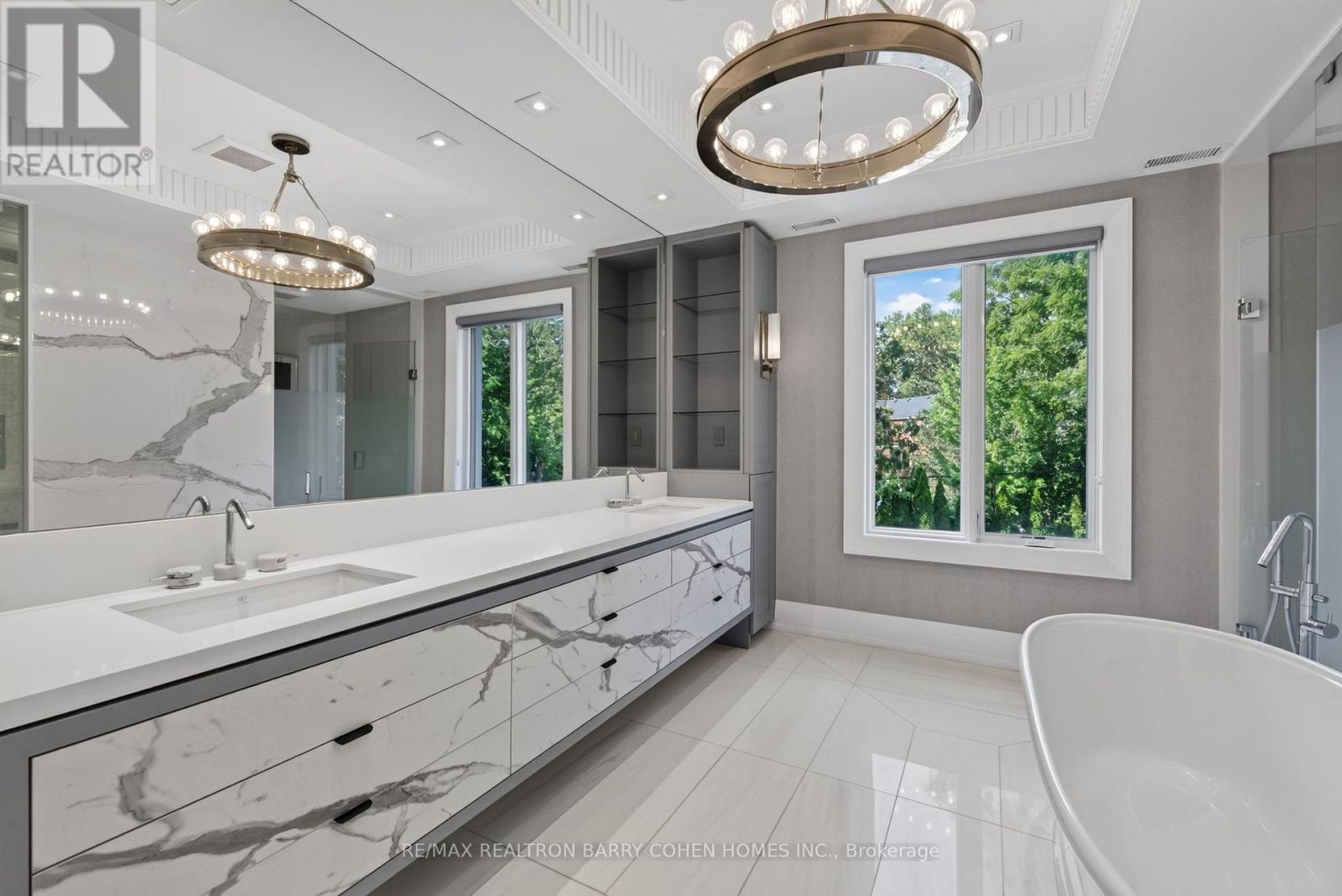 154 YONGE BOULEVARD - 25